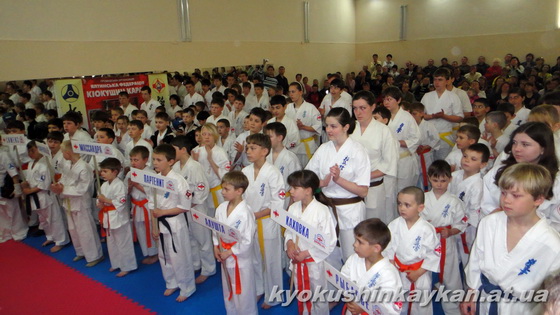 Чемпионат ЮБК по киокушин карате в Симеизе. Построение участников турнира